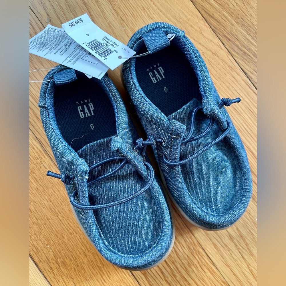 Baby Gap little boys blue boat shoes, never worn/tags on